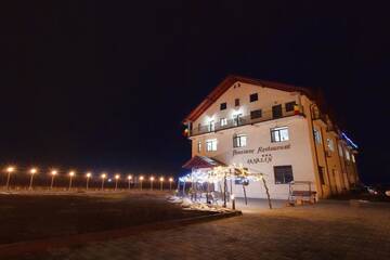 Фотографии Гостевой дом Ianalin - Pensiune & Restaurant г. Targu Trotuş (Румыния) №1 Фото Гостевой дом Ianalin - Pensiune & Restaurant г. Targu Trotuş 1
